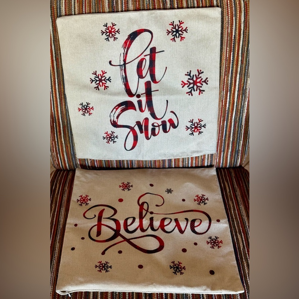 🍀Pair Christmas Pillow Covers New never used. Snowflakes “Believe” “Let it Snow”